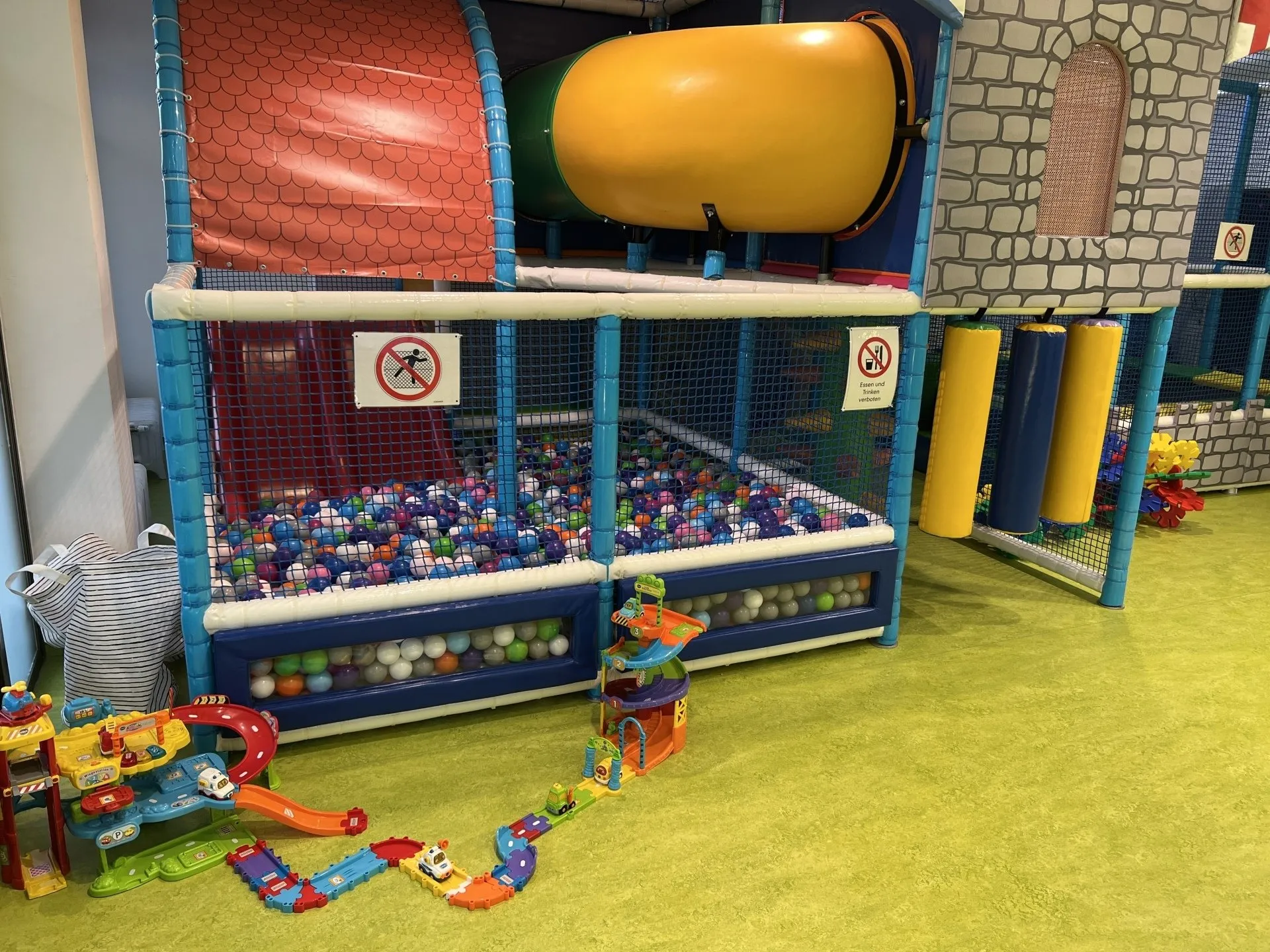 Einblick 2 in den WORLD4KIDS Spiel- und Partyraum 1230 Wien